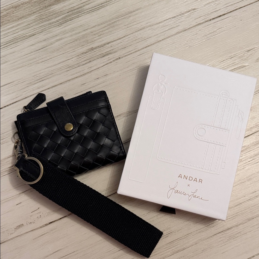 Andar “Lo” Black Woven Wallet with Strap